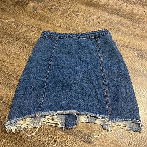 Denim Skirt. Super Cute! I just don't wear it - Picture 2 of 2